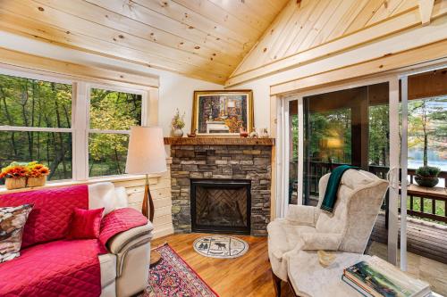 Χώρος καθιστικού στο Beaver Pond Lodge