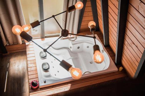 an overhead view of a bath tub in a room at URUBICI - Cabana da Montanha in Mundo Novo