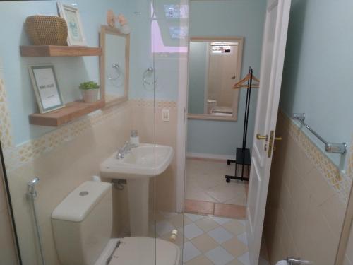 a bathroom with a toilet and a sink at Casa Verde - Suíte 1 in Teresópolis