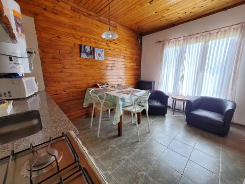 Χώρος καθιστικού στο Cabañas Normana Inn