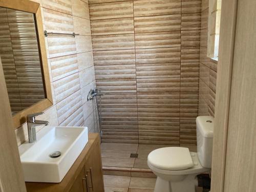 Un baño de ANEMOS residence