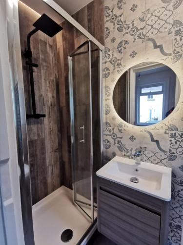 a bathroom with a sink and a mirror at Flamingo Lodge in Torquay