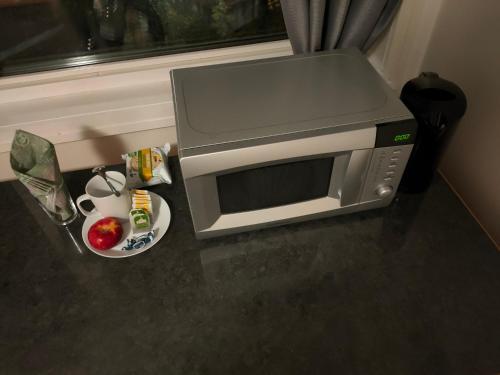 a microwave sitting on a counter with a plate of food at Vistula Oslo in Oslo