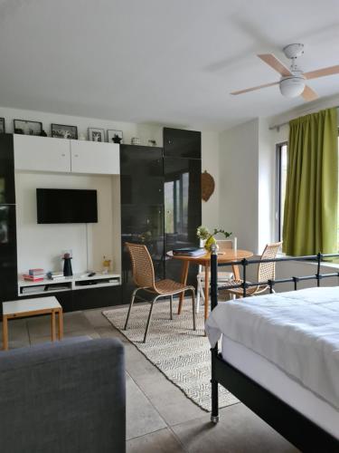Katil atau katil-katil dalam bilik di GREAT CANAL STUDIO - AC, Water view & Free parking