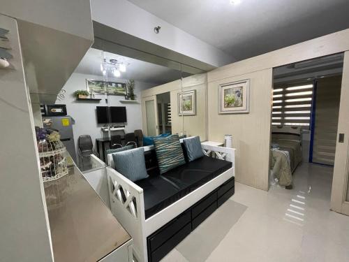 a living room with a couch in a room at Sea Residences MoA Manila in Manila