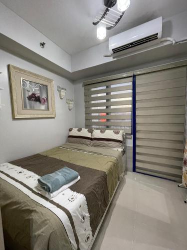 a bedroom with two beds and a air conditioner at Sea Residences MoA Manila in Manila