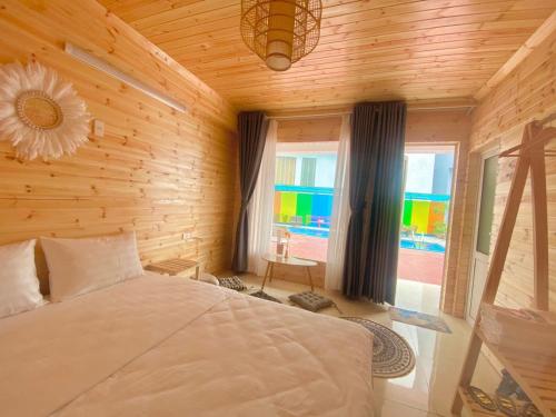 Postel nebo postele na pokoji v ubytování Khách sạn Anh Đào