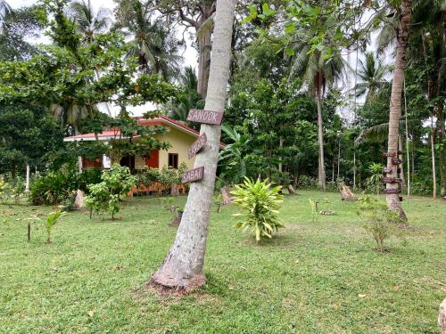 Jardín al aire libre en Sangob Bungalow