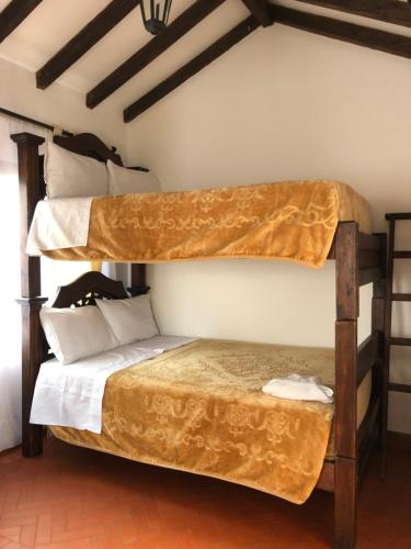 Bunk bed o mga bunk bed sa kuwarto sa Cabañas Duna Campestre