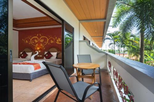 Кровать или кровати в номере Memory Karon Resort