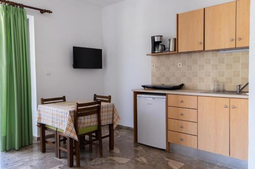 Η κουζίνα ή μικρή κουζίνα στο Εσπερίδες