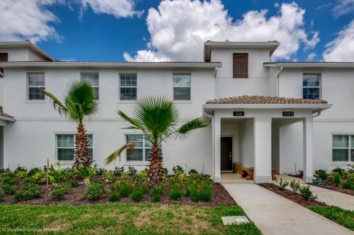 Lovely 4 Bed 3Ba Champions Gate Pool Home 1581SAND, Davenport, United States