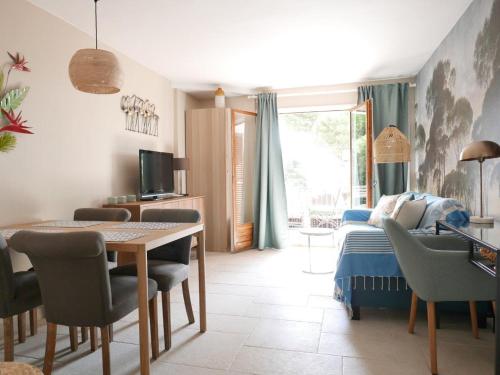 Khu vực ghế ngồi tại Apartament al Golfet de Calella de Palafrugell