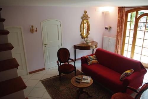 a living room with a red couch and chairs at B&B Vecchia Suppenna in Andria