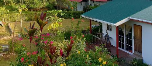 an aerial view of a house with flowers at Linsen Selfcatering Apartments in La Digue