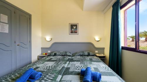 Ένα ή περισσότερα κρεβάτια σε δωμάτιο στο Bungalows Maspalomas Oasis Club - All Inclusive.