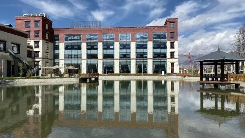 Ustay Luxury Hotel picture