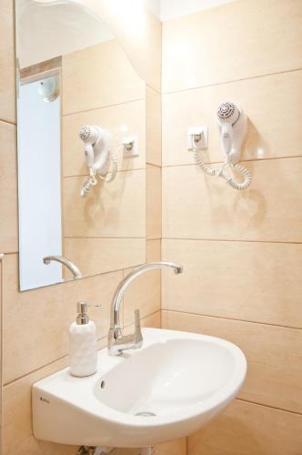 a bathroom with a sink and a mirror at Borbarátok Háza in Győr