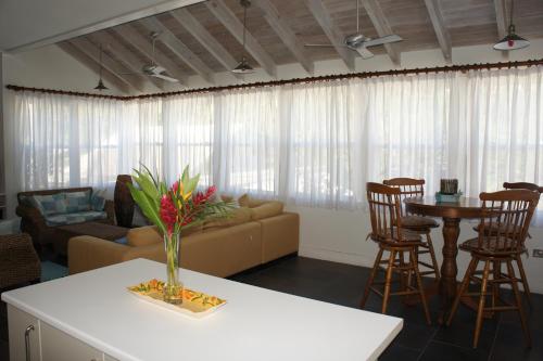 캐스트리스에 위치한 Superb Split Level Waterside Apt, Marigot Bay, St Lucia WI에서 갤러리에 업로드한 사진