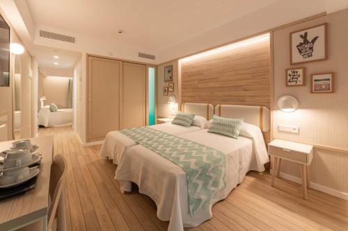 Postel nebo postele na pokoji v ubytování Ambassador Playa II