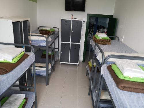 a room with several bunk beds in a hospital at Hostel de las Facultades in Santander