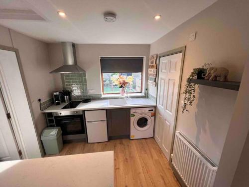 Seaview 1 bed open condo - free parking photo 23