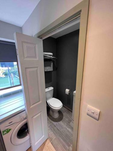 Seaview 1 bed open condo - free parking photo 28