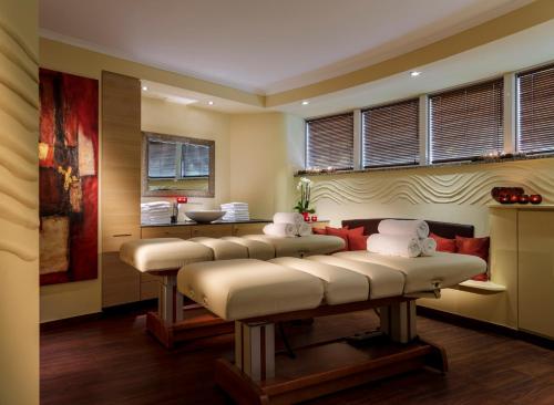 a room with four massage chairs in a room at Parkhotel Bremen – ein Mitglied der Hommage Luxury Hotels Collection in Bremen