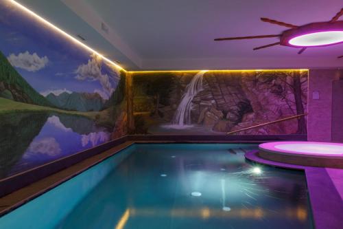 Swimming pool sa o malapit sa Residence Hotel Santa Maria piscina e wellness