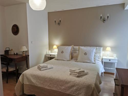 Postel nebo postele na pokoji v ubytování Chez Lucia a 15min de Perigueux à 6km autoroute A89