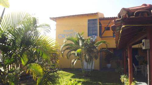 Un jardín fuera de Pousada Crystal