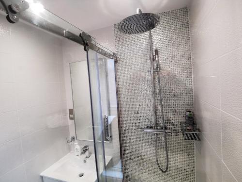 a bathroom with a shower and a sink at Avoncot Guest House in Stratford-upon-Avon