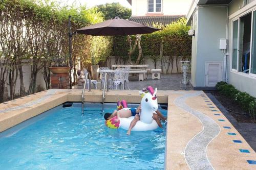 Πισίνα στο ή κοντά στο Private Pool Villa Beach WashMachine @Rayong會說中文