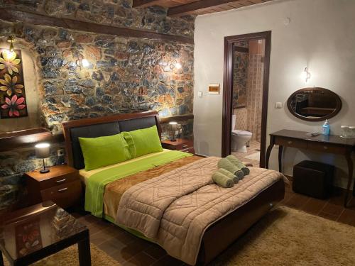 Un pat sau paturi într-o cameră la Hotels Voras