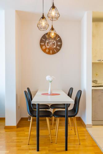 BRAND NEW - SelfCheckIns 24 - Zagreb - Loggia - New - Luxury