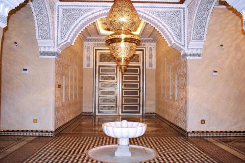Ένα μπάνιο στο Spacious villa with pool in Marrakech 448 m² mountain view
