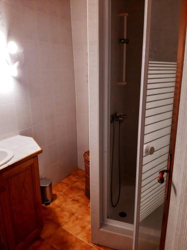 Koupelna v ubytování Maison des trois ormeaux