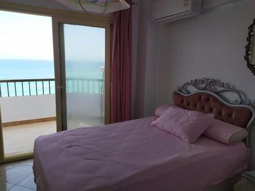 a bedroom with a bed with a view of the ocean at شقةعلى البحرمباشرةسيدي بشرالمربع الذهبي in Alexandria