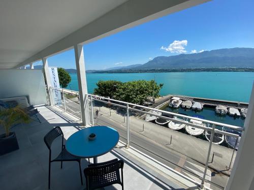 a balcony with a view of the water at Escapade au bord du lac du Bourget in Le Bourget-du-Lac