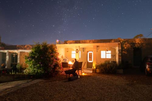 a house at night with a starry sky at Over Karoo Inn in Barrydale