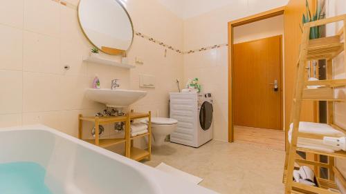 Koupelna v ubytování CityApartment - 53 m², 2 Zimmer, zentral, Netflix, Küche, Waschmaschine