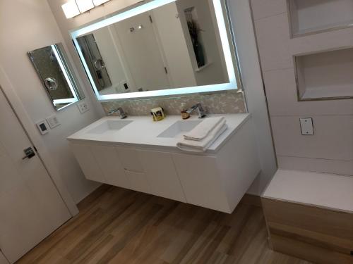 a bathroom with a white sink and a mirror at Heaven's Best Kept Secret 4 Min From The Sea in Pacific Palisades