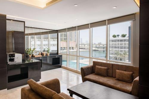 Radisson Blu Hotel, Dubai Canal View Image