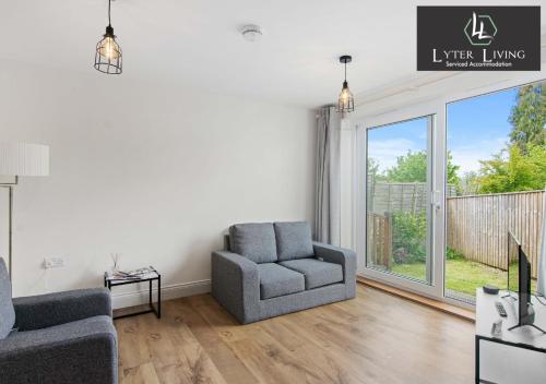 Χώρος καθιστικού στο Oxford-Hawthorn-with-free-parking-2bed-2bath-by-Lyter-Living