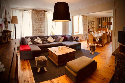 a living room with a couch and a table at Gîte de charme jusqu'à 14 personnes, Proche du lac de Gérardmer in Gérardmer