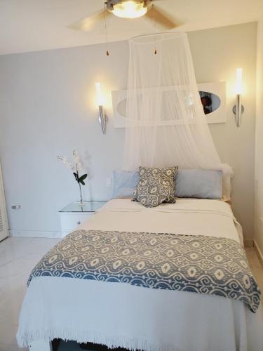 Llit o llits en una habitació de Emerald Garden