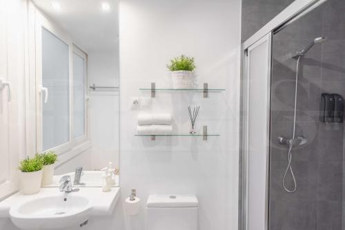 Cosy flat with private balcony - Historic Center by REMS