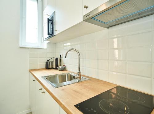 Kuchyňa alebo kuchynka v ubytovaní Porta Downtown Apartments by Irundo