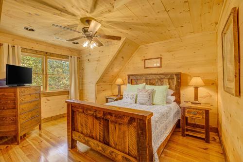 a bedroom with a bed in a log cabin at Talking Creek Lodge in Talking Rock