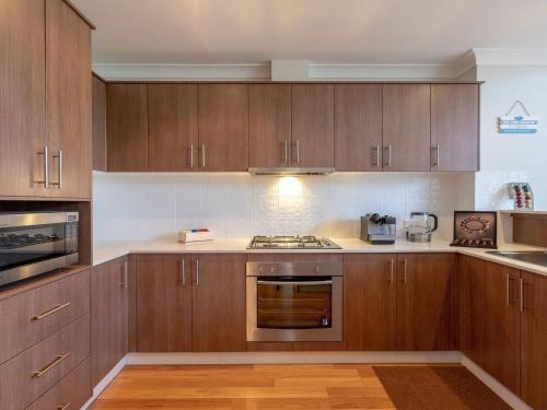 A kitchen or kitchenette at Shore to Please - comfort, cafes and beaches